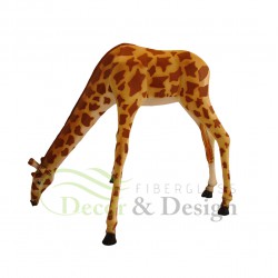 figurine-decorative-girafe-buvant